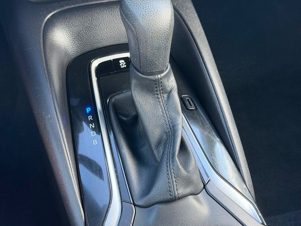 Used 2025 Toyota Corolla LE FWD image 17
