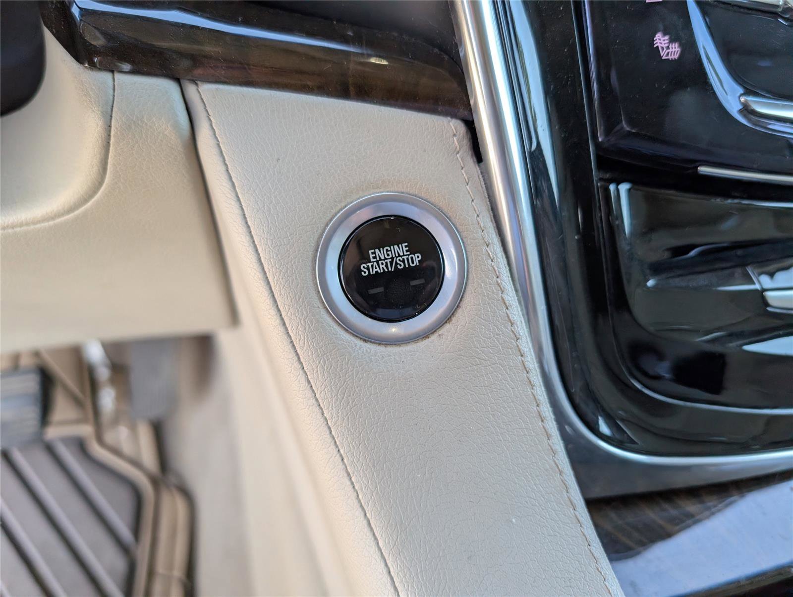 Used 2018 Cadillac Escalade Luxury RWD image 16