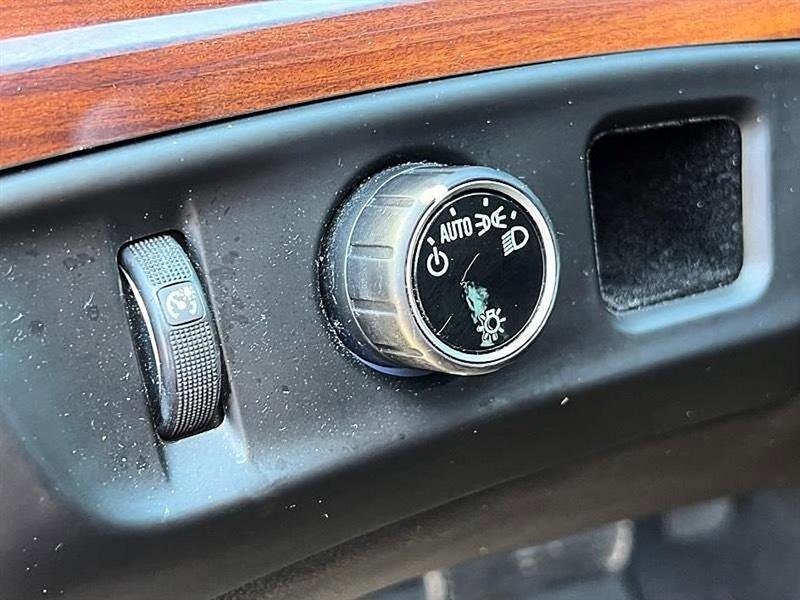 Used 2015 Cadillac Escalade Luxury RWD image 32
