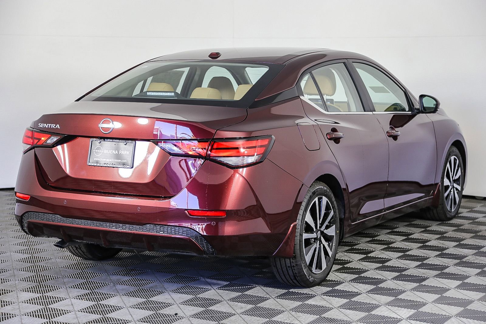 Used 2025 Nissan Sentra SV w/ SV Premium Package image 8