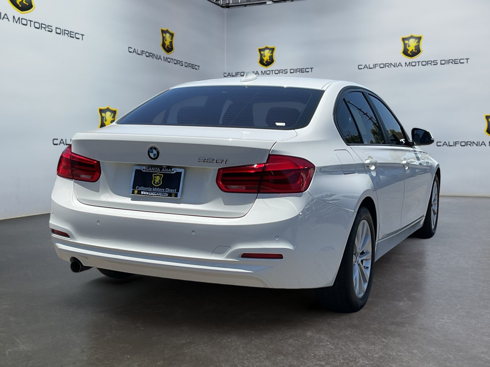 Used 2018 BMW 320i xDrive Sedan AWD/4WD image 5