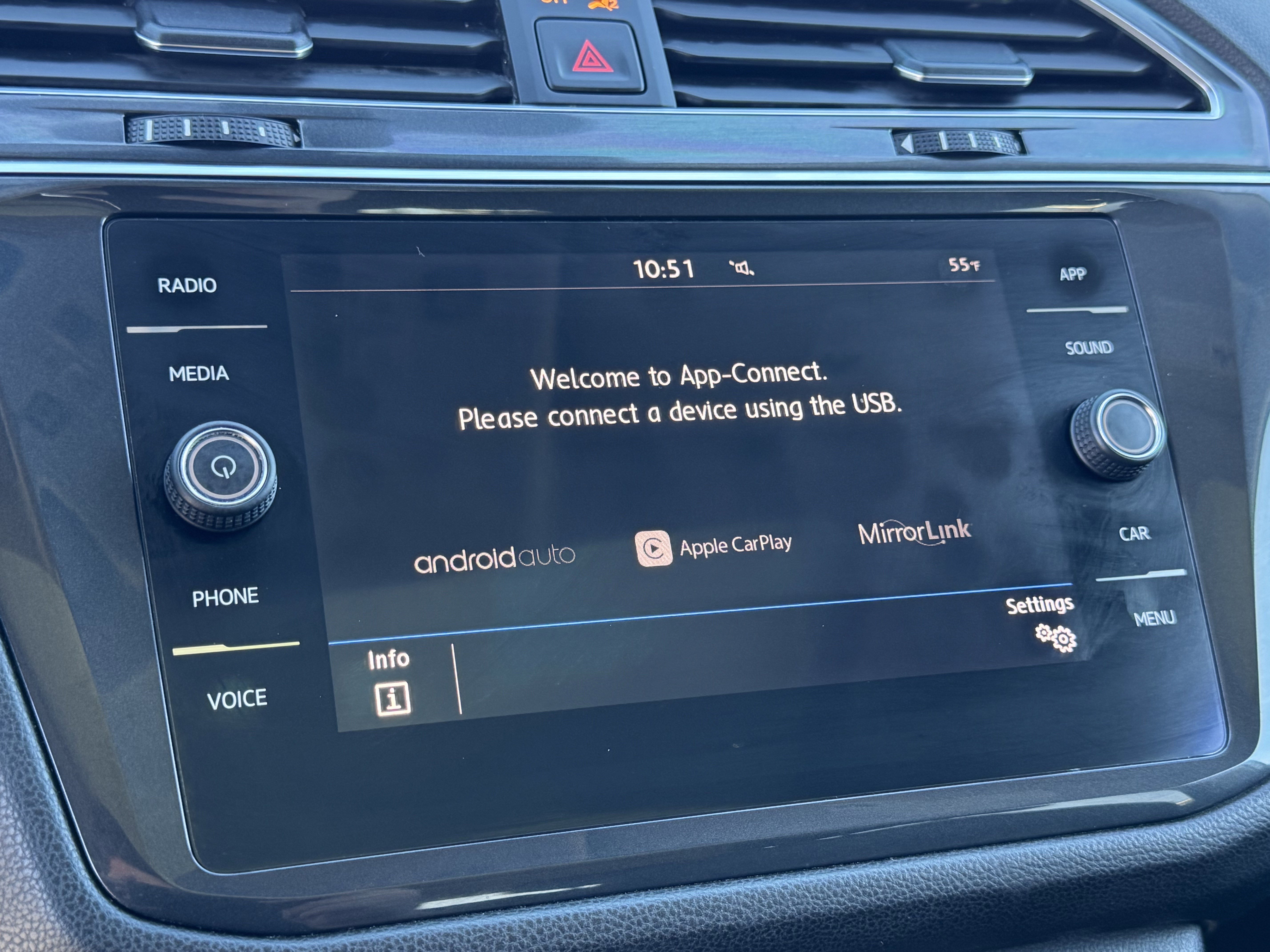 Certified 2019 Volkswagen Tiguan SE w/ Panoramic Sunroof Package image 26