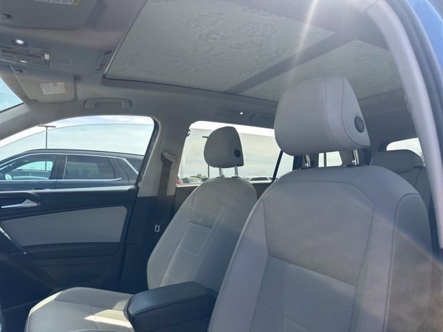 Used 2018 Volkswagen Tiguan SE w/ Panoramic Sunroof Package AWD/4WD image 11