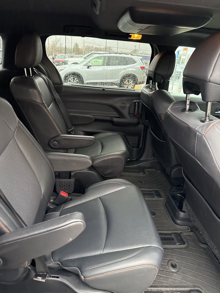 Used 2022 Toyota Sienna XSE w/ XSE Plus Package image 14