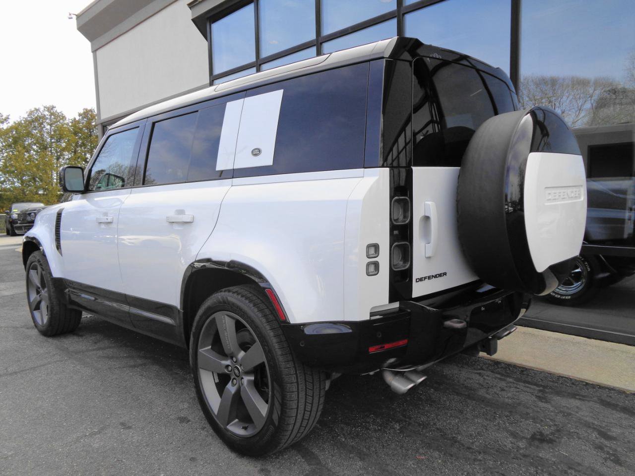 Used 2023 Land Rover Defender 110 V8 image 7