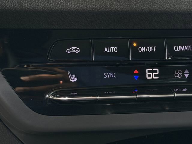 Used 2023 Buick Envision Essence FWD image 19