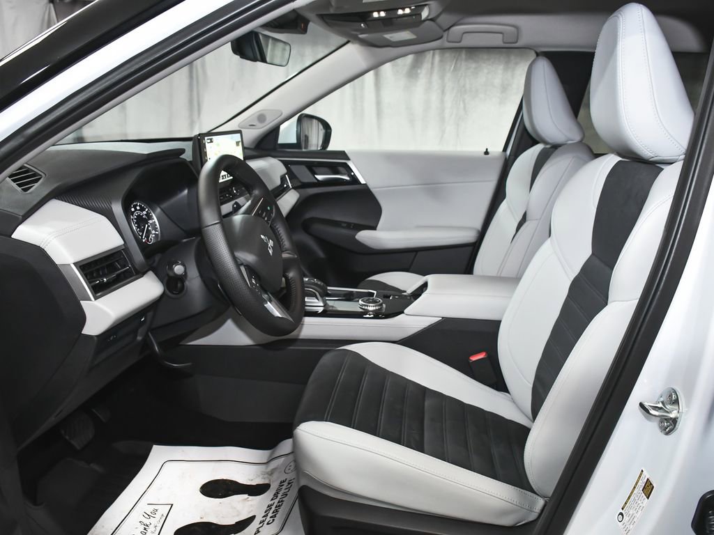 Used 2025 Mitsubishi Outlander SE image 44