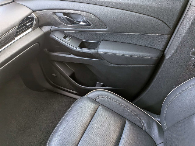 Used 2023 Chevrolet Traverse Premier FWD image 20