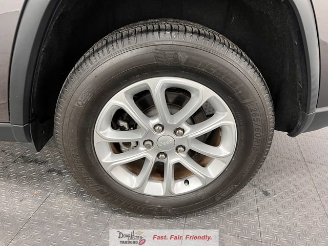 Used 2021 Jeep Grand Cherokee Laredo RWD image 24