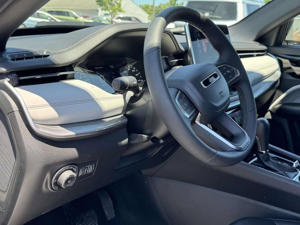Used 2026 Jeep Compass Limited AWD/4WD image 2