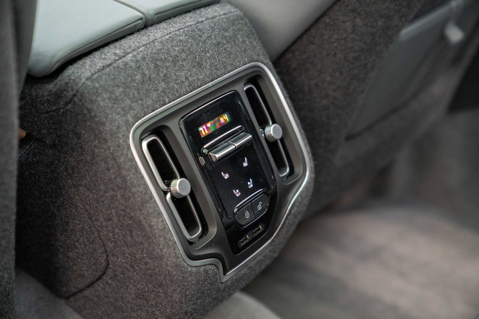 Used 2021 Aston Martin DBX image 28