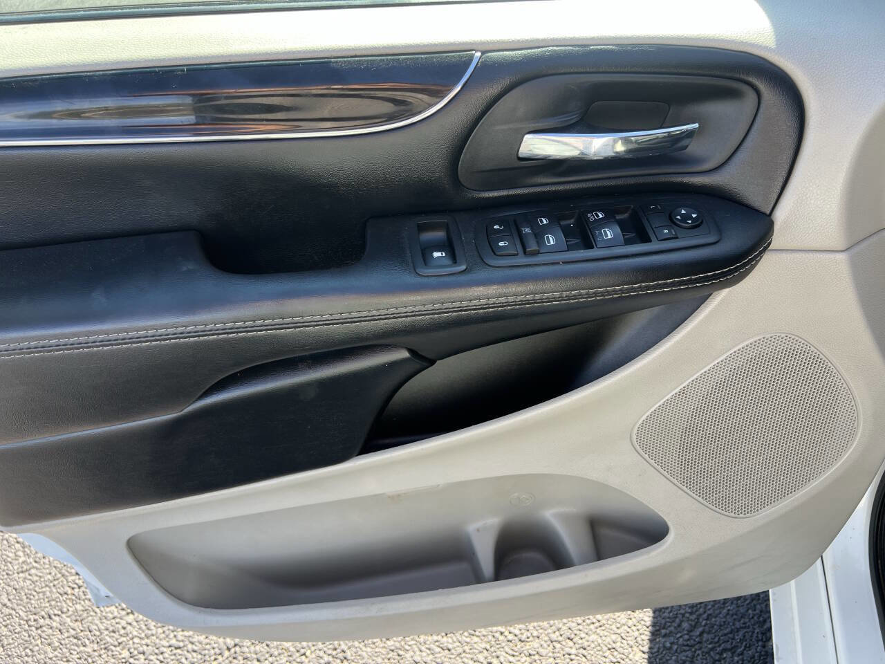 Used 2019 Dodge Grand Caravan SXT image 18