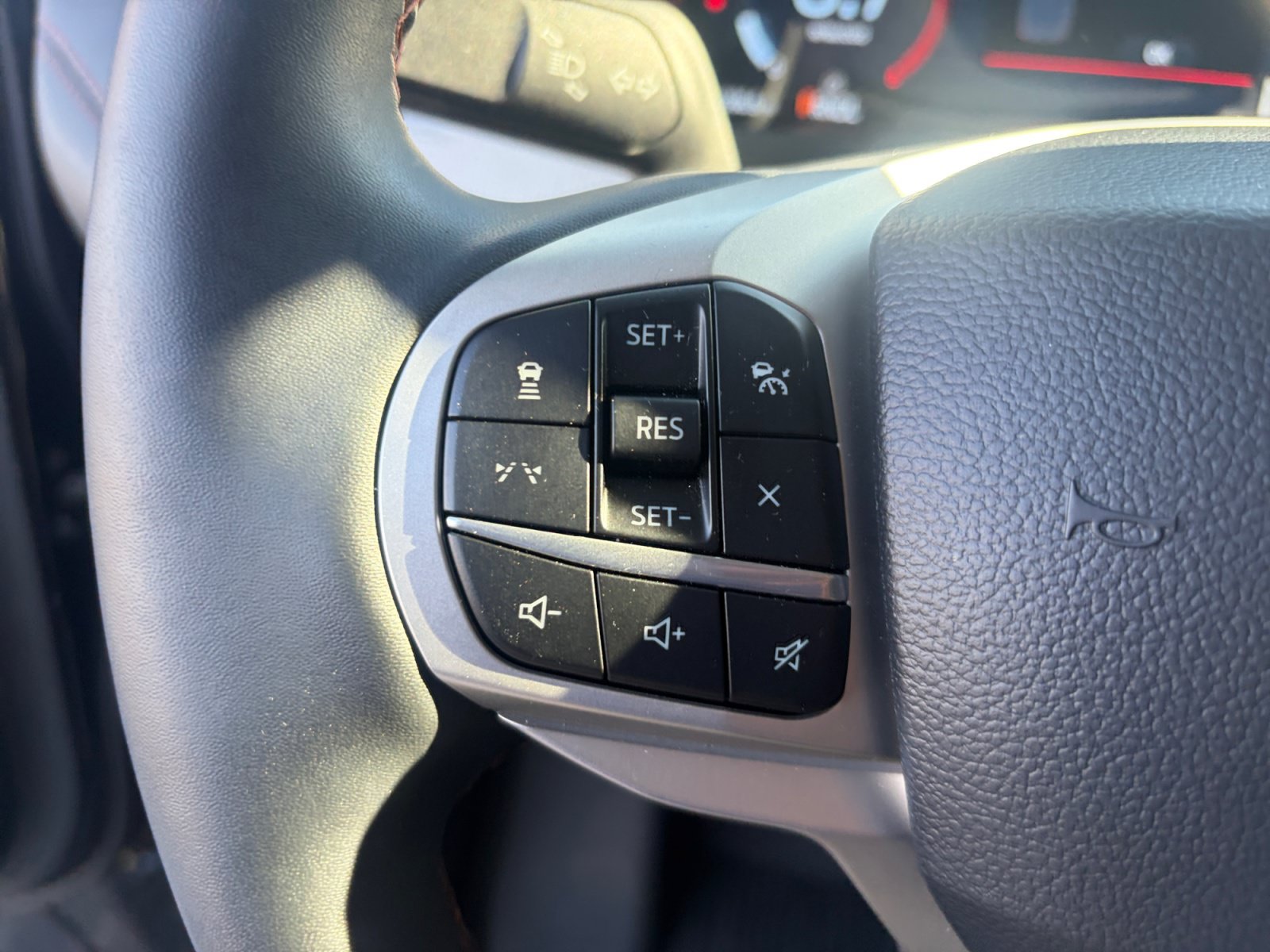 Used 2025 Ford Explorer Active w/ Active Comfort Package AWD/4WD image 14