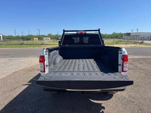 Used 2024 RAM 2500 Tradesman w/ Chrome Appearance Group AWD/4WD image 7