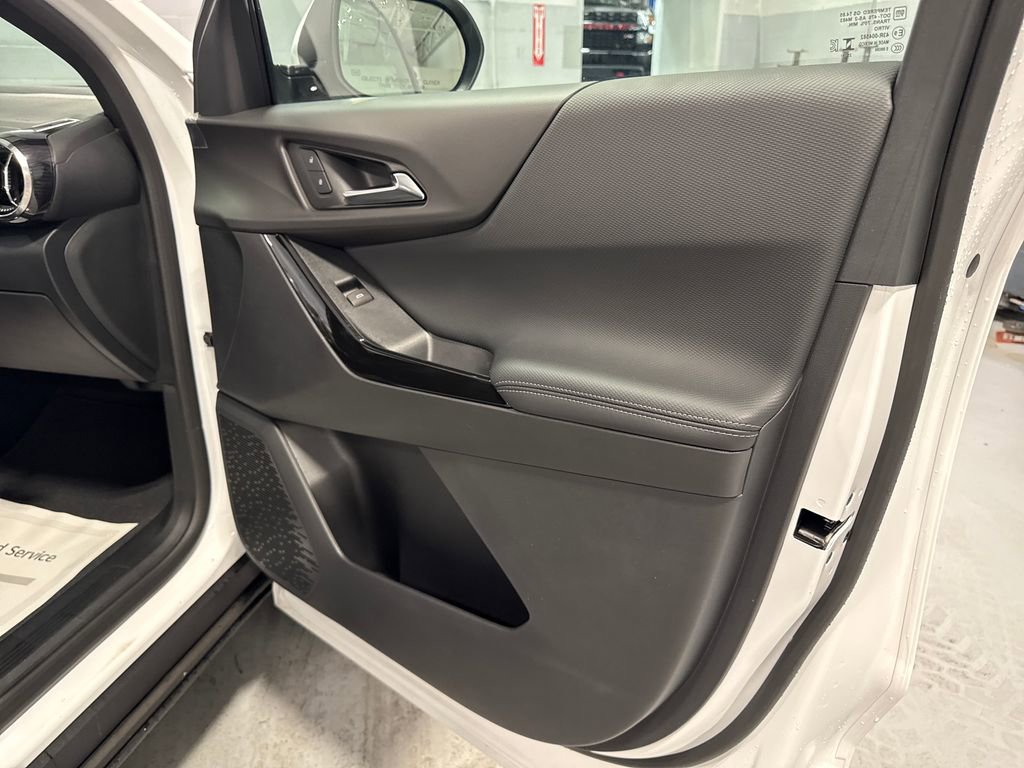 New 2026 Chevrolet Equinox LT w/ Convenience Package II FWD image 37