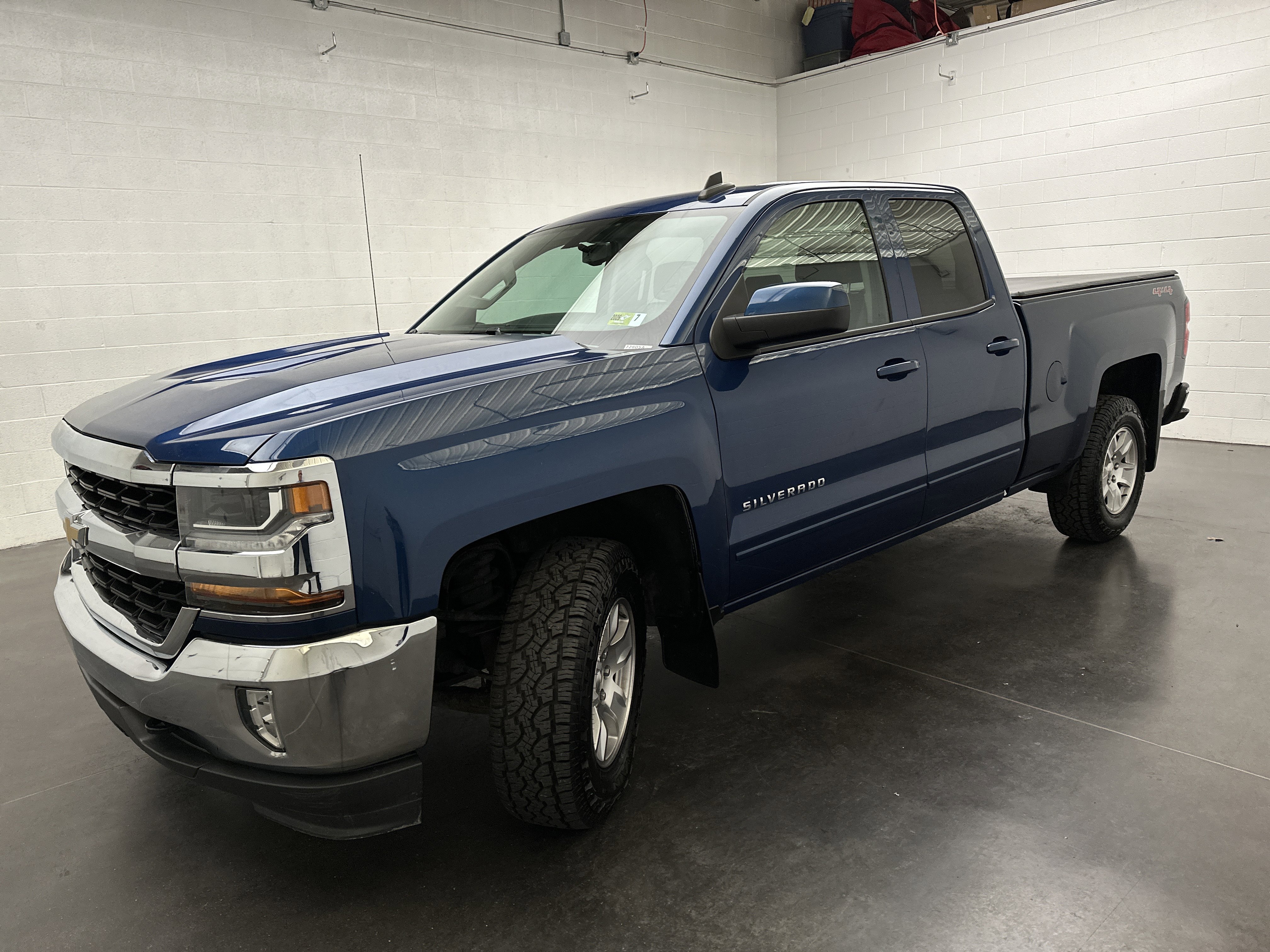Used 2017 Chevrolet Silverado 1500 LT w/ All Star Edition AWD/4WD image 4