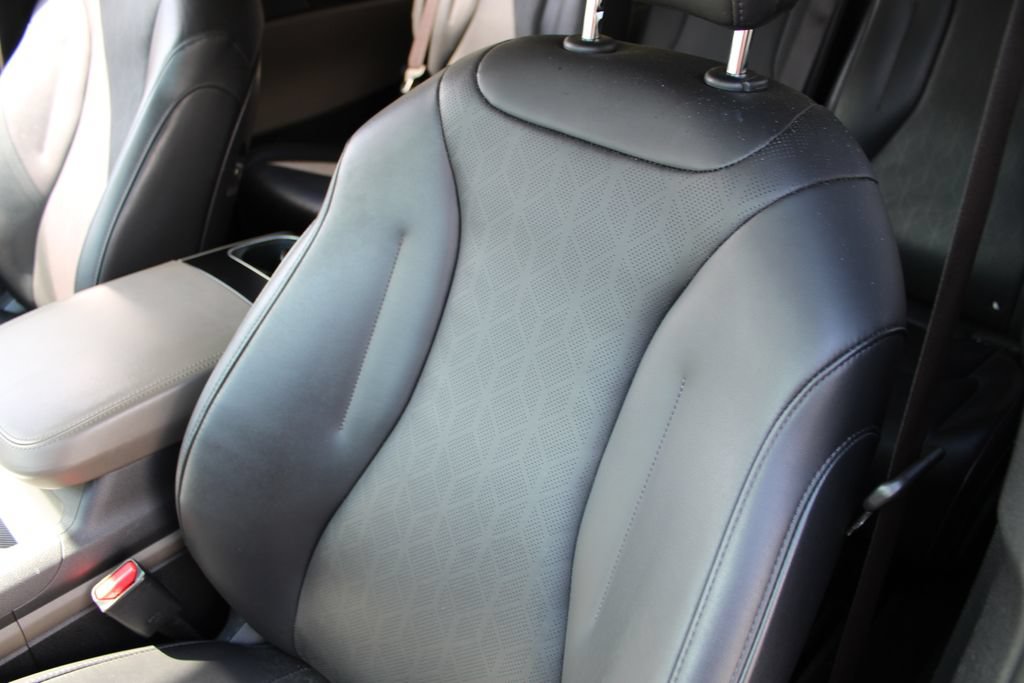 Used 2025 Kia Carnival FWD image 10