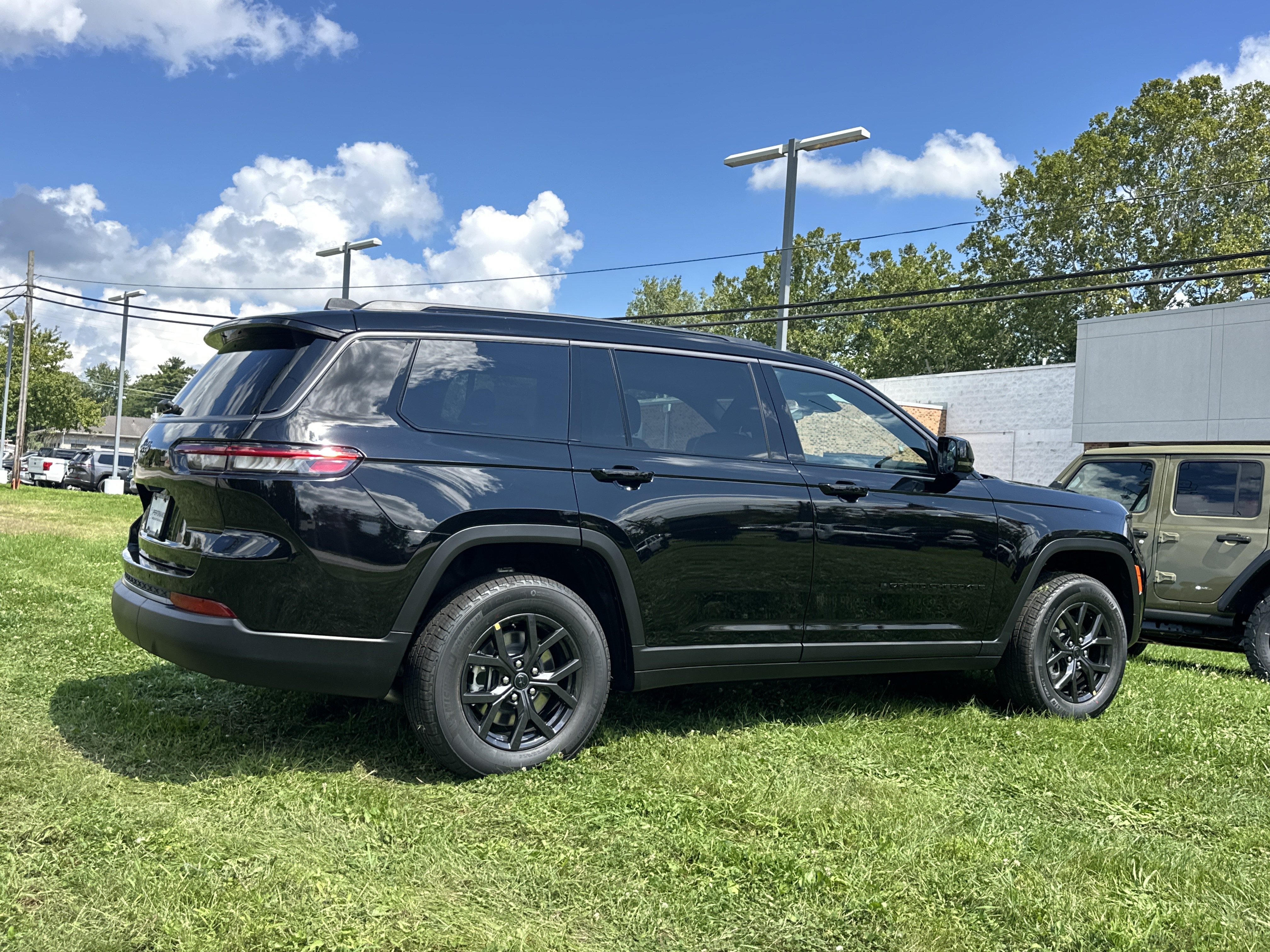 New 2027 Jeep Grand Cherokee L 4WD image 19