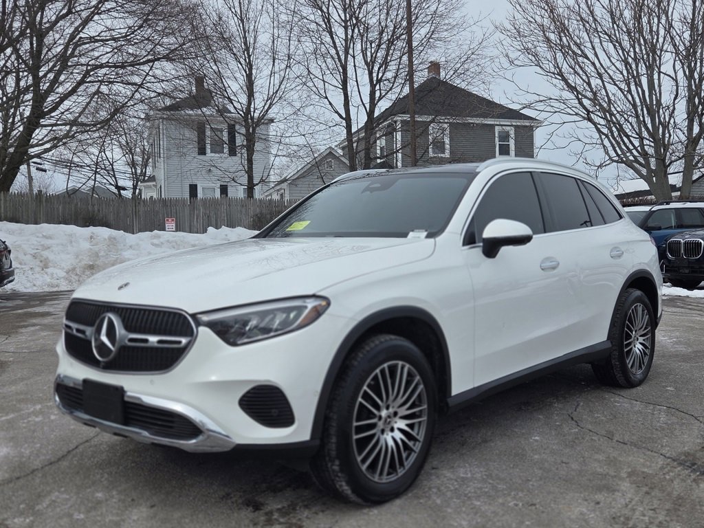 Used 2023 Mercedes-Benz GLC 300 4MATIC image 2