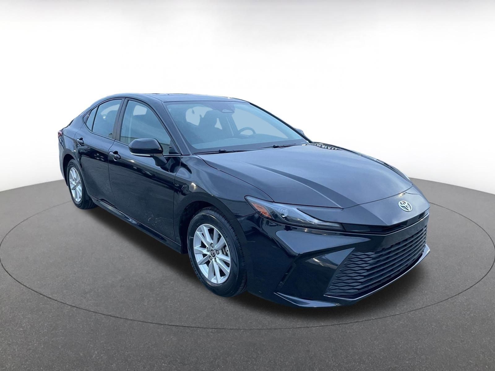 Used 2025 Toyota Camry LE image 1