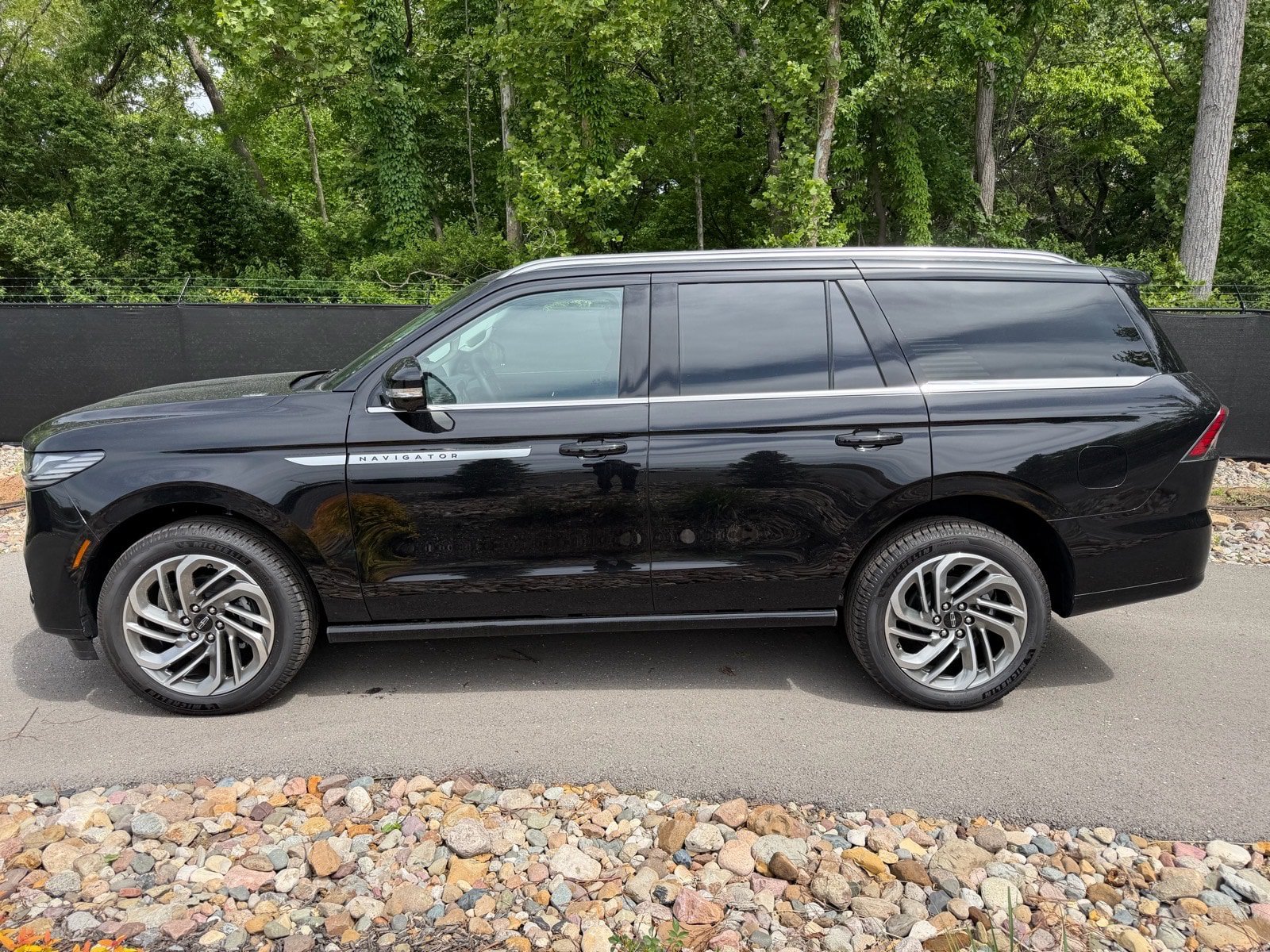 New 2026 Lincoln Navigator Reserve AWD/4WD image 2