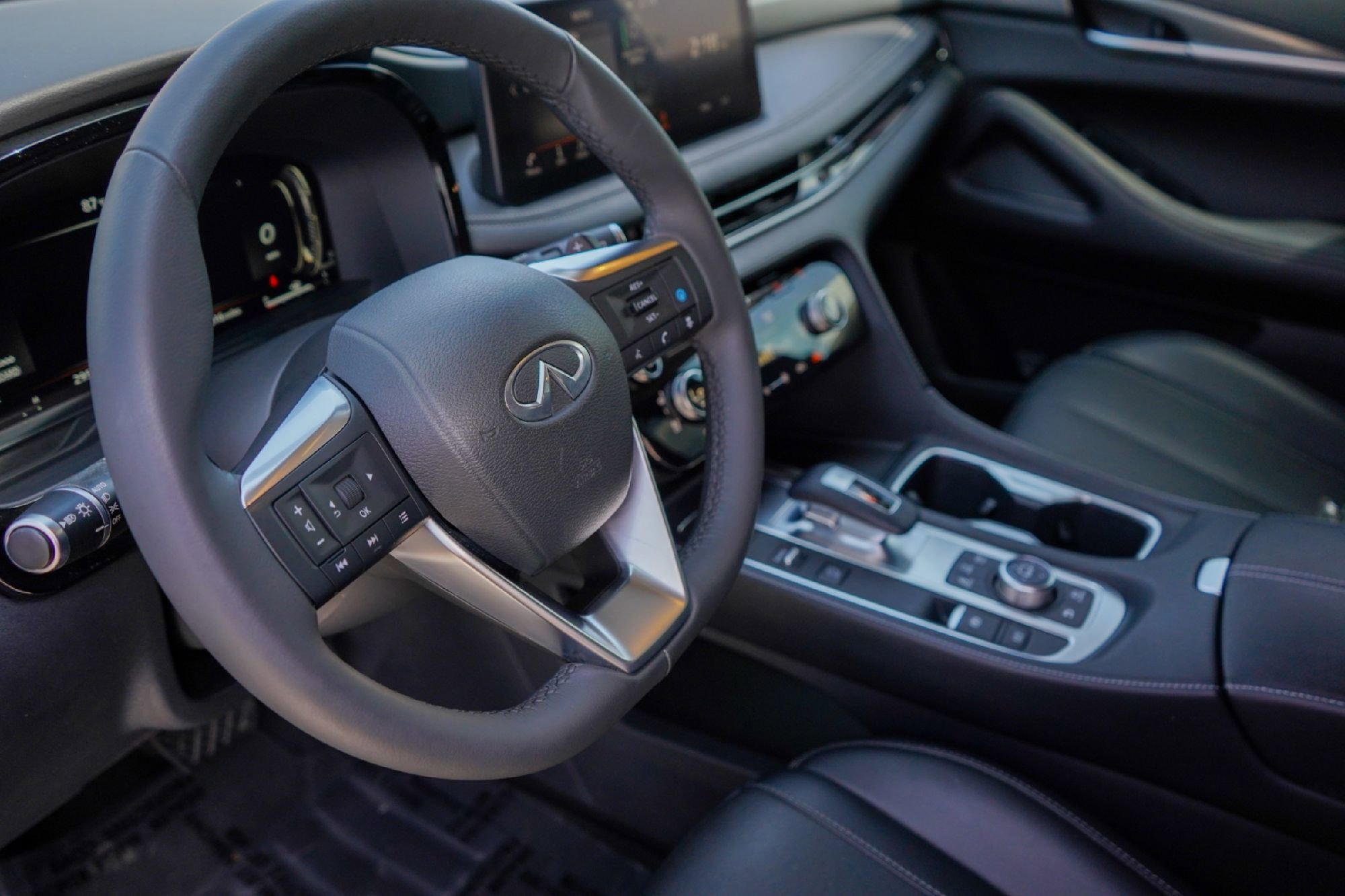 Certified 2023 INFINITI QX60 Luxe w/ Cargo Package image 7