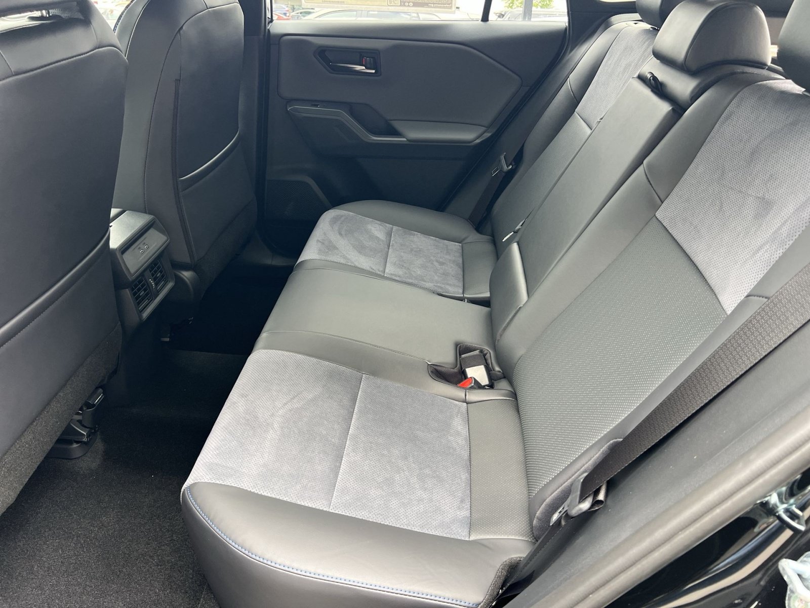 New 2026 Toyota RAV4 XSE w/ Panoramic Sun Roof Package AWD/4WD image 19