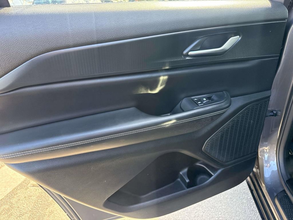 Used 2023 Jeep Grand Cherokee L Laredo image 7