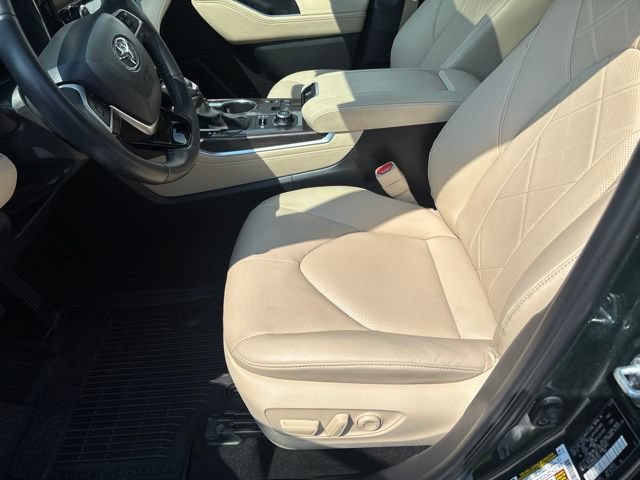 Used 2024 Toyota Highlander Platinum AWD/4WD image 25