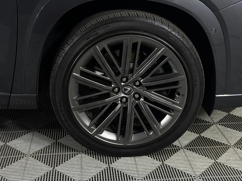 Used 2025 Lexus TX 550h AWD Plug-In Hybrid w/ Technology Package image 12