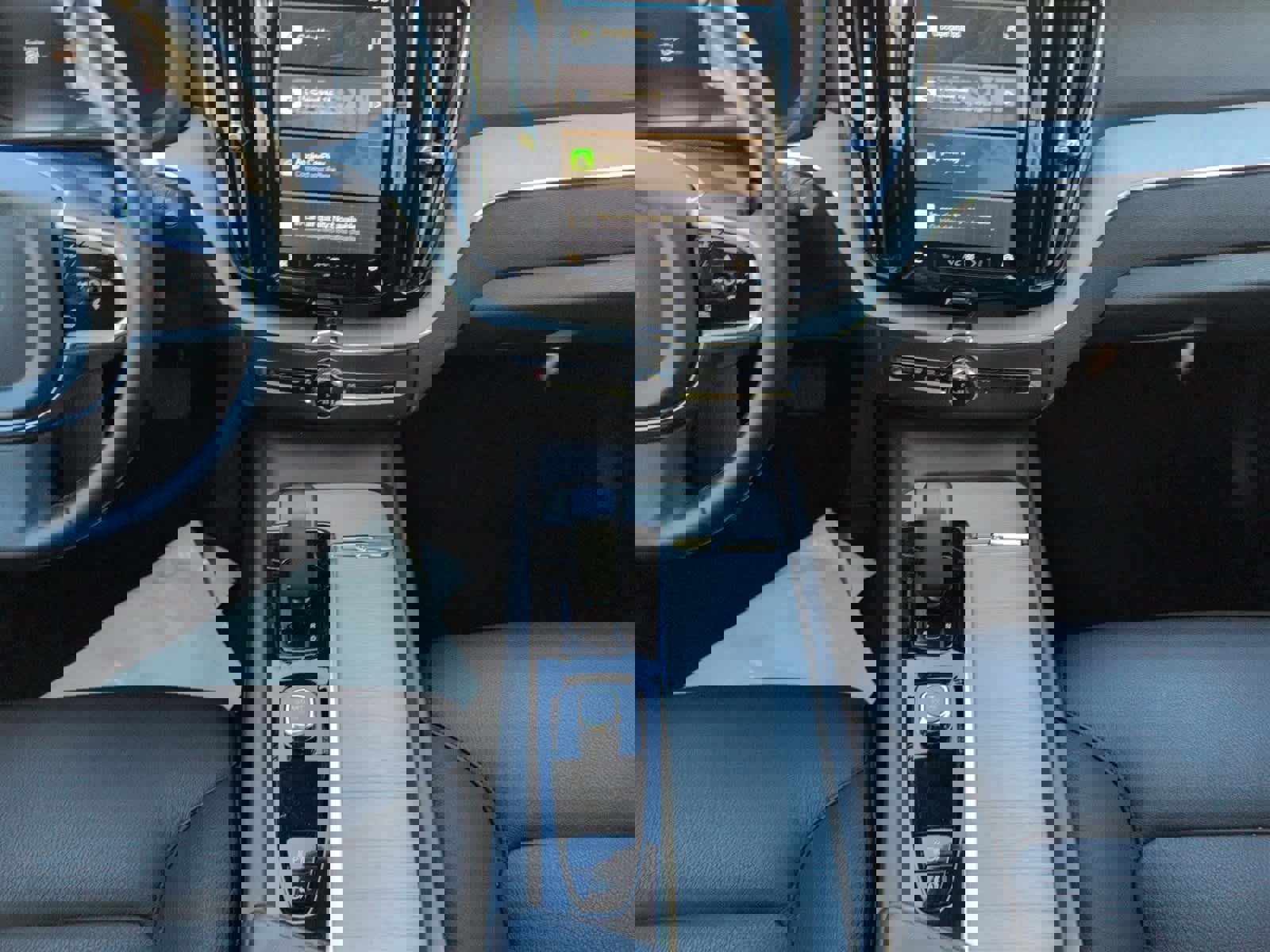 Used 2025 Volvo XC60 B5 Plus image 14