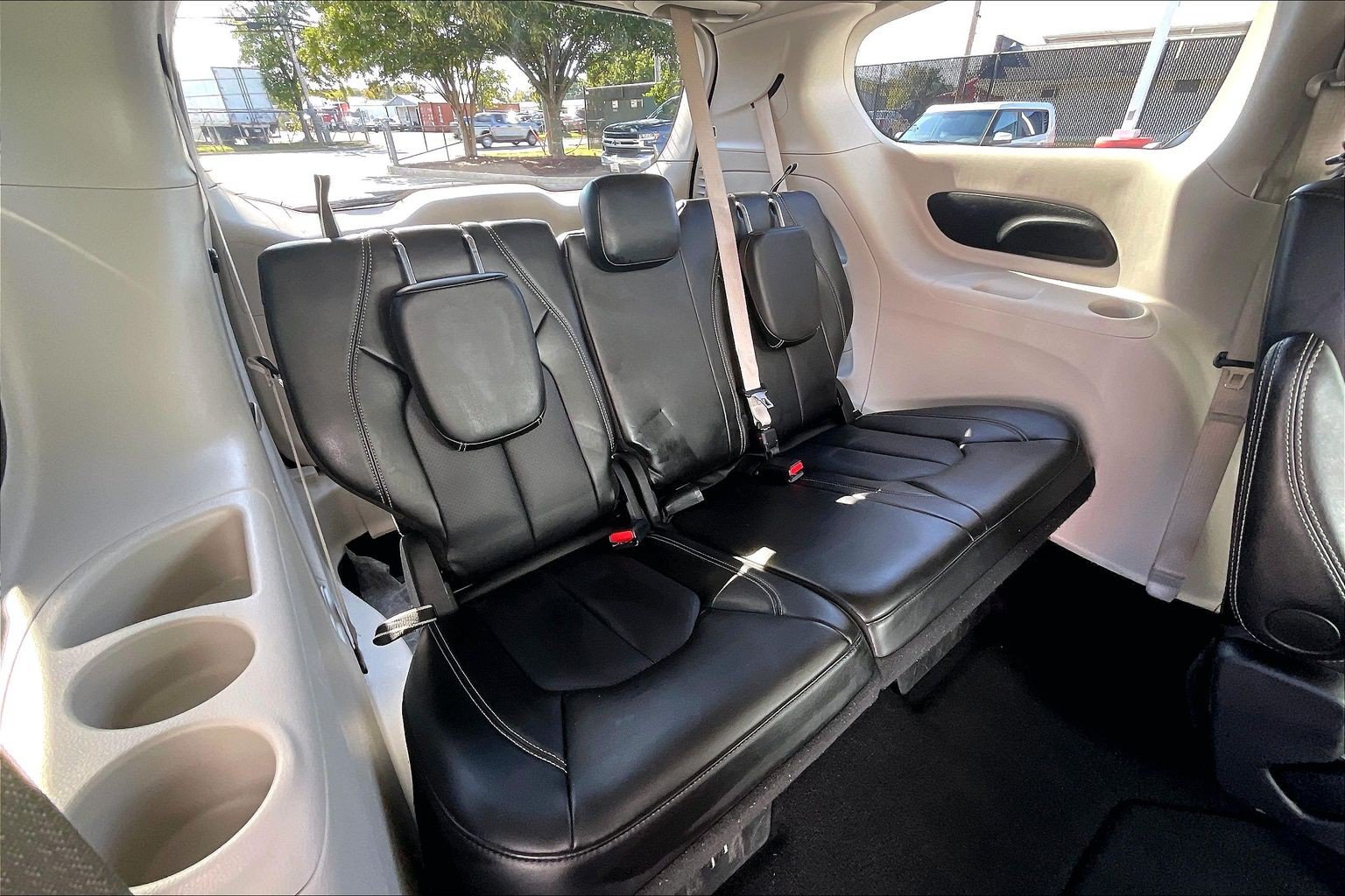 Used 2024 Chrysler Pacifica Touring-L FWD image 32