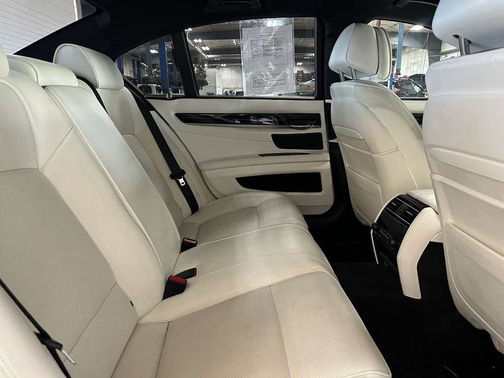 Used 2013 BMW 750i xDrive image 11