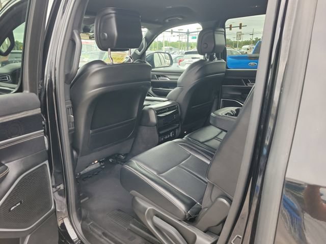 Used 2024 Jeep Wagoneer Series II w/ Flexible Seating Group RWD image 10