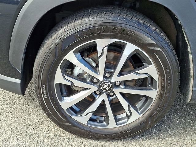 Used 2024 Toyota Corolla Cross XLE w/ Convenience Package image 8