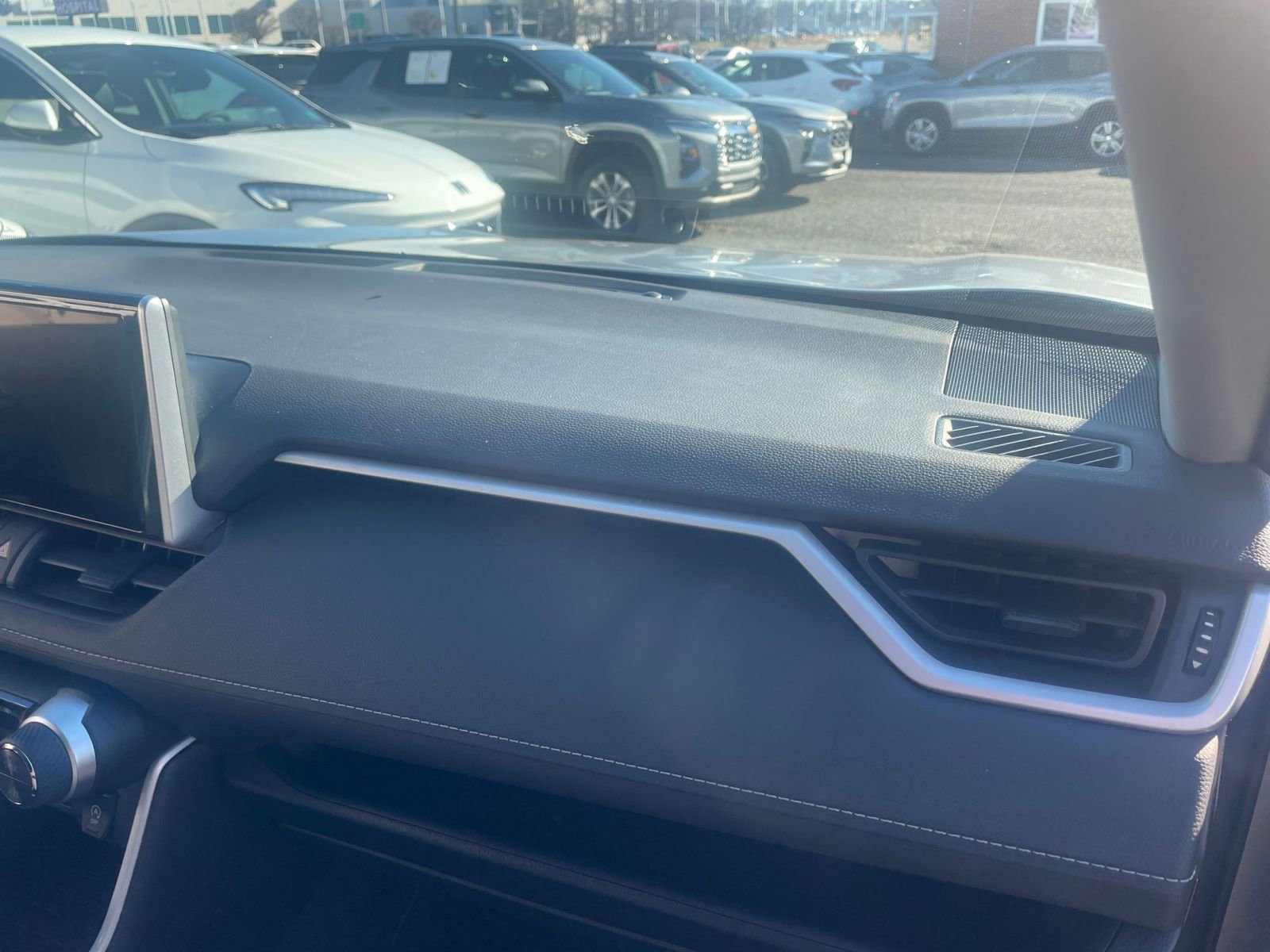 Used 2025 Toyota RAV4 XLE image 37