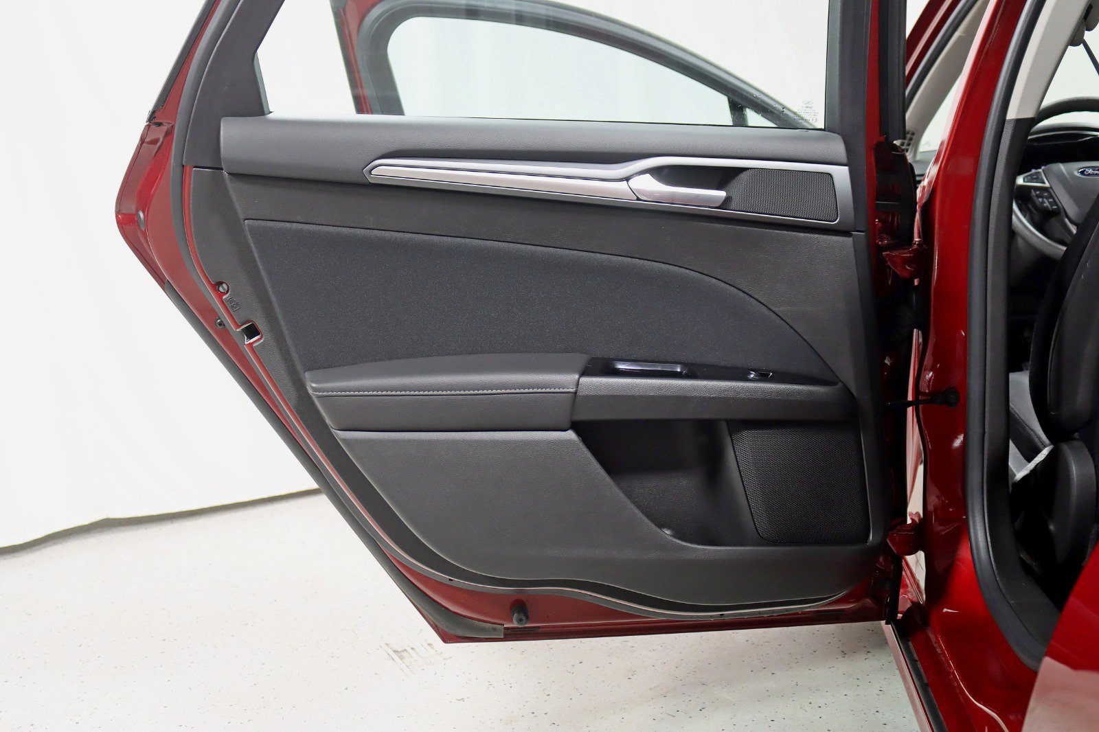 Used 2016 Ford Fusion SE FWD image 27