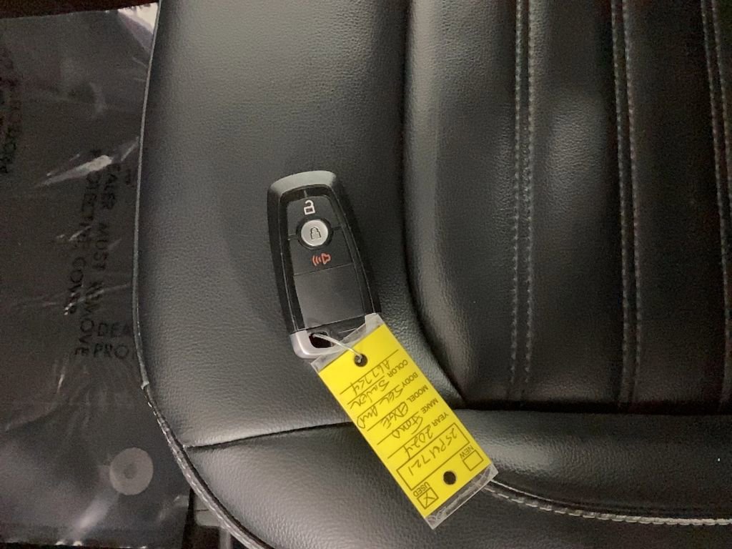 Used 2024 Ford Edge SEL image 32