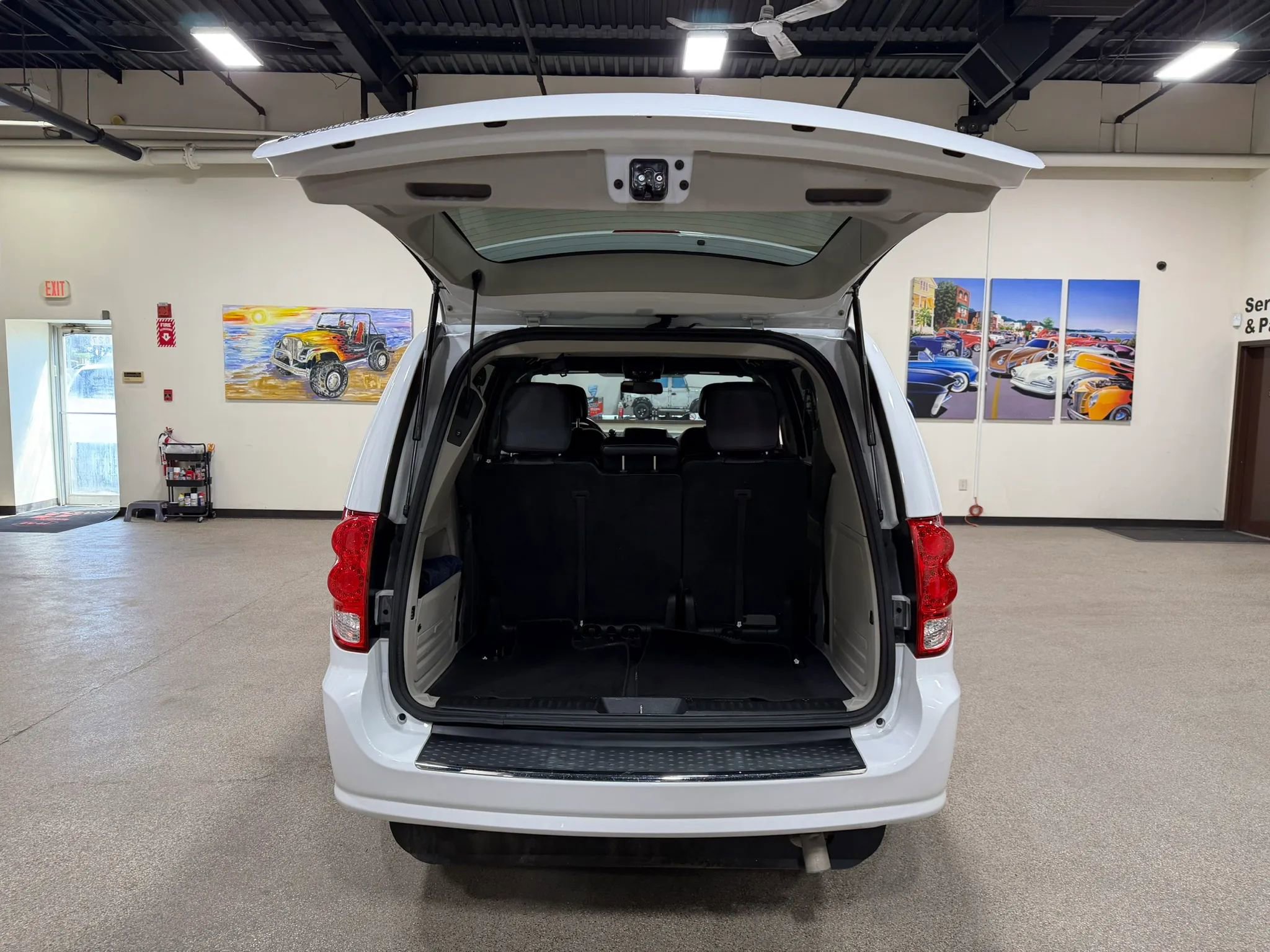 Used 2019 Dodge Grand Caravan SXT FWD image 27