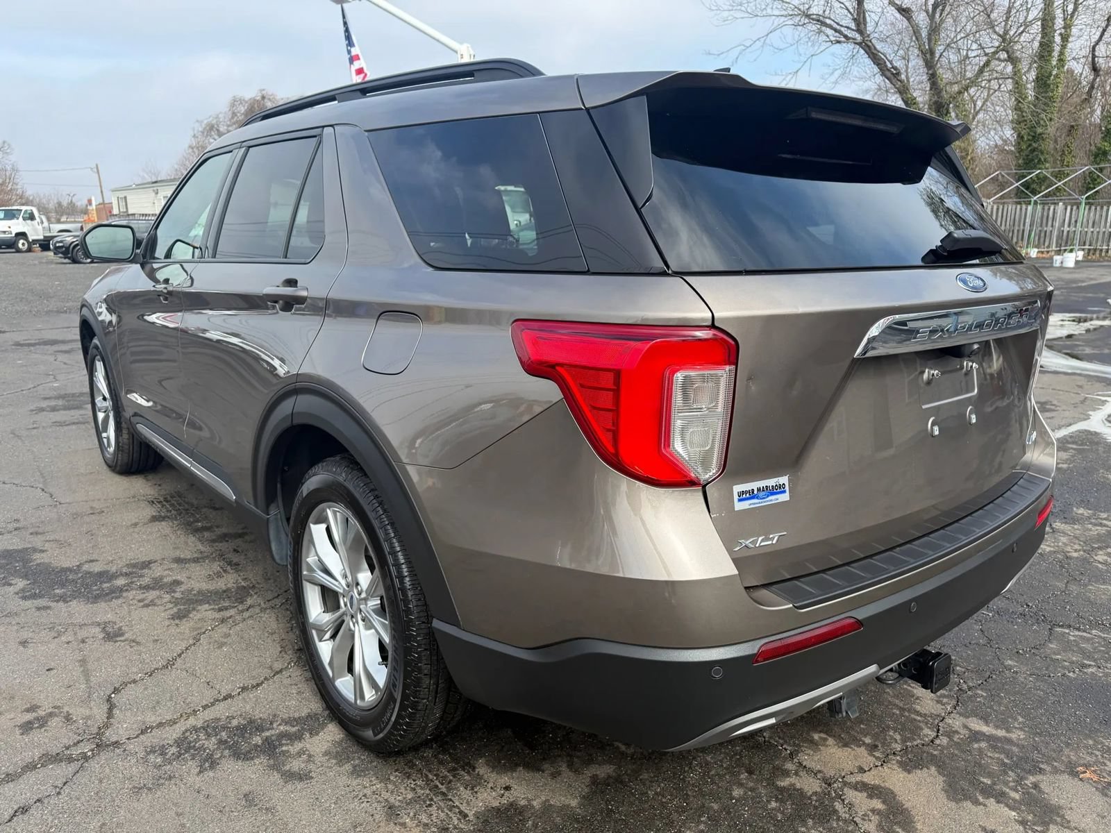 Used 2021 Ford Explorer XLT w/ Equipment Group 202A AWD/4WD image 5