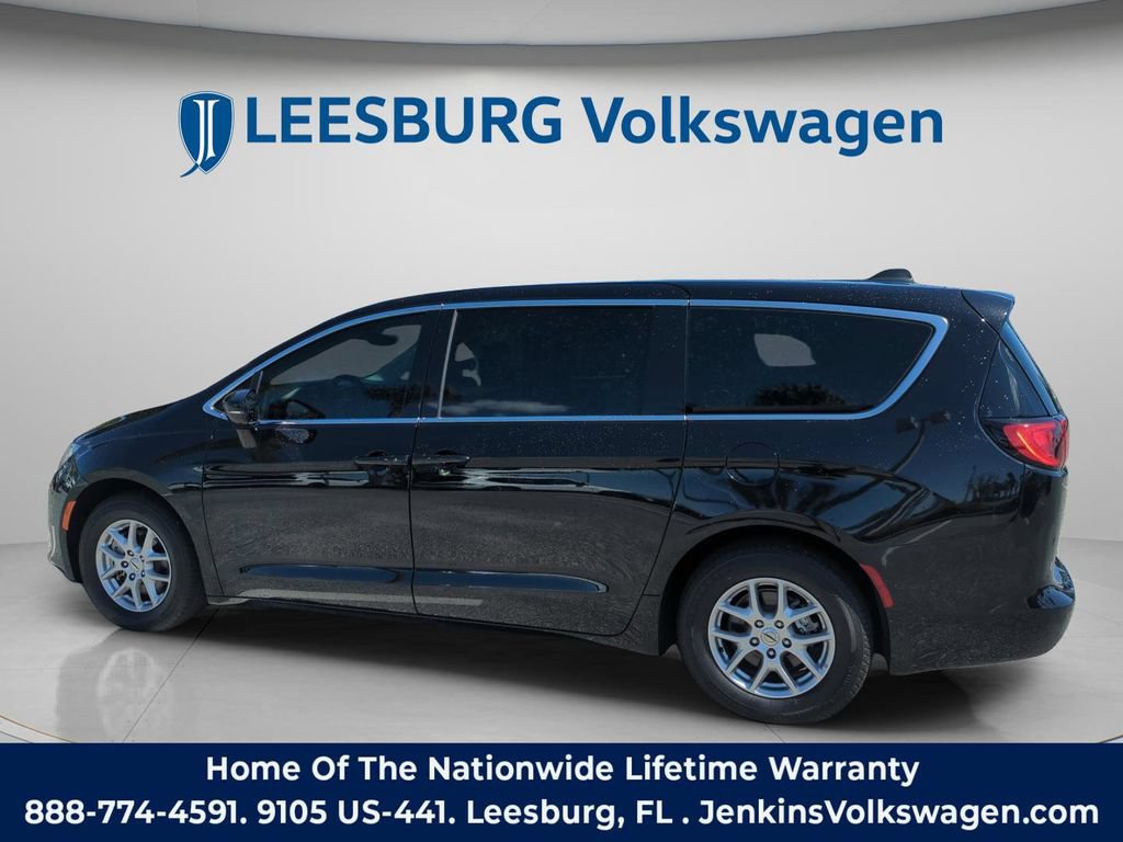 Used 2024 Chrysler Voyager LX FWD image 10