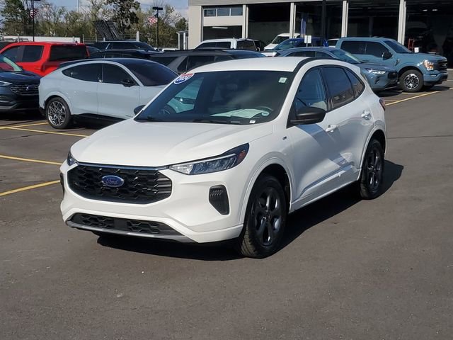 Certified 2024 Ford Escape ST-Line w/ Tech Pack #1 AWD/4WD image 2