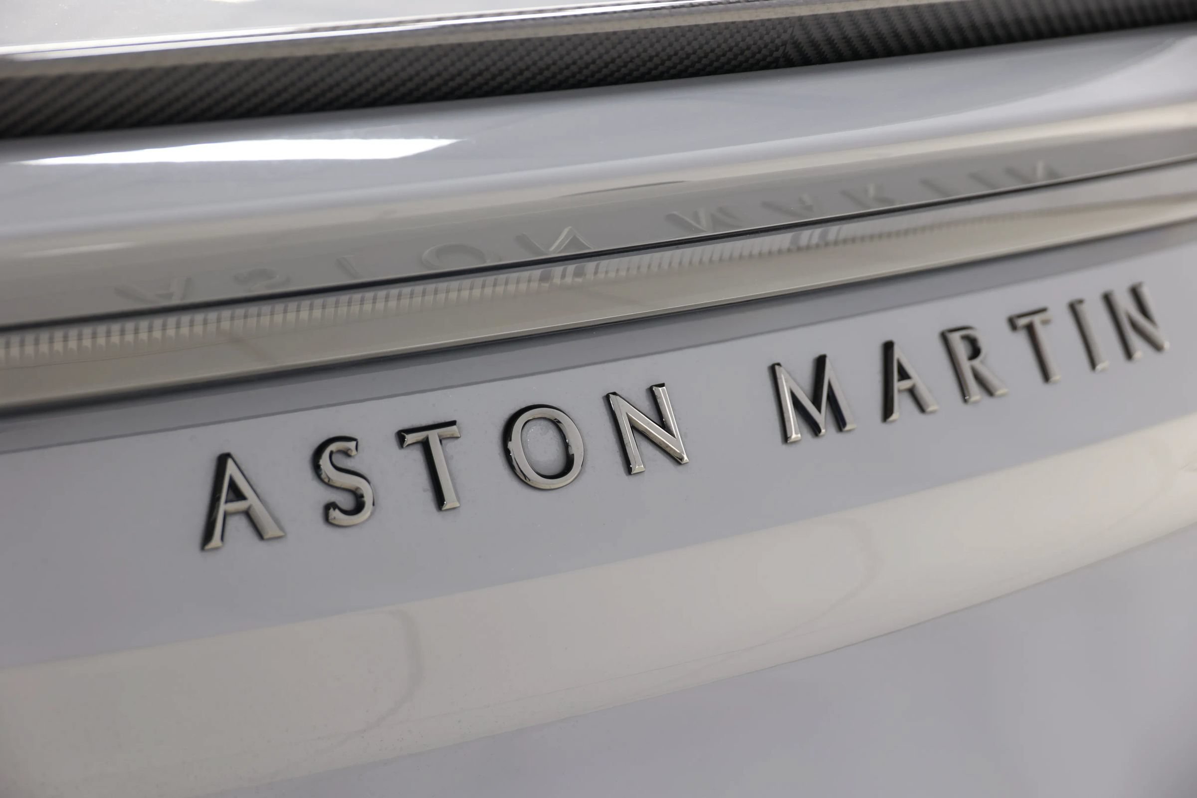 Used 2021 Aston Martin DBS Superleggera Volante RWD image 71