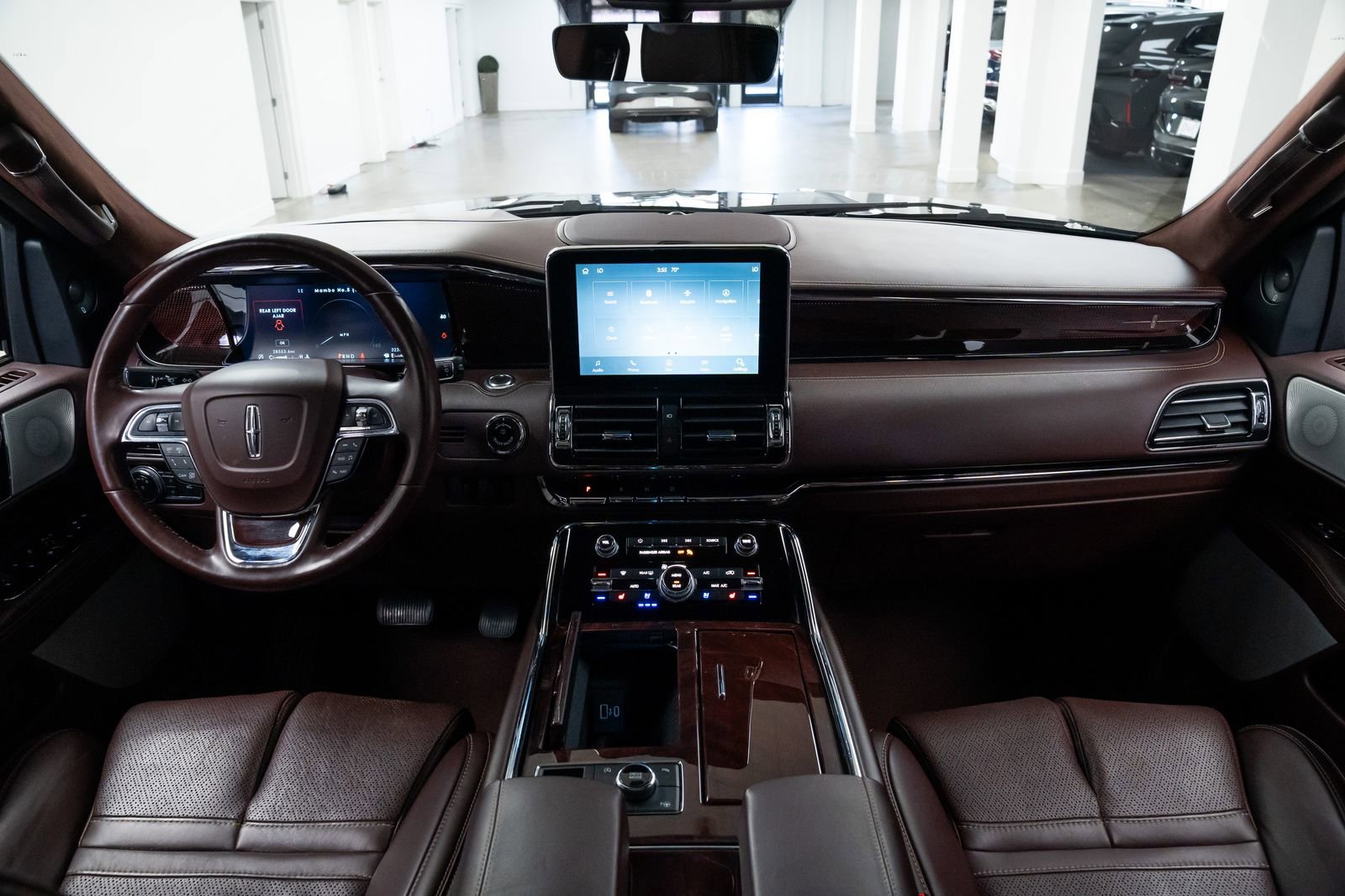 Used 2021 Lincoln Navigator Black Label w/ Cargo Convenience Package image 9