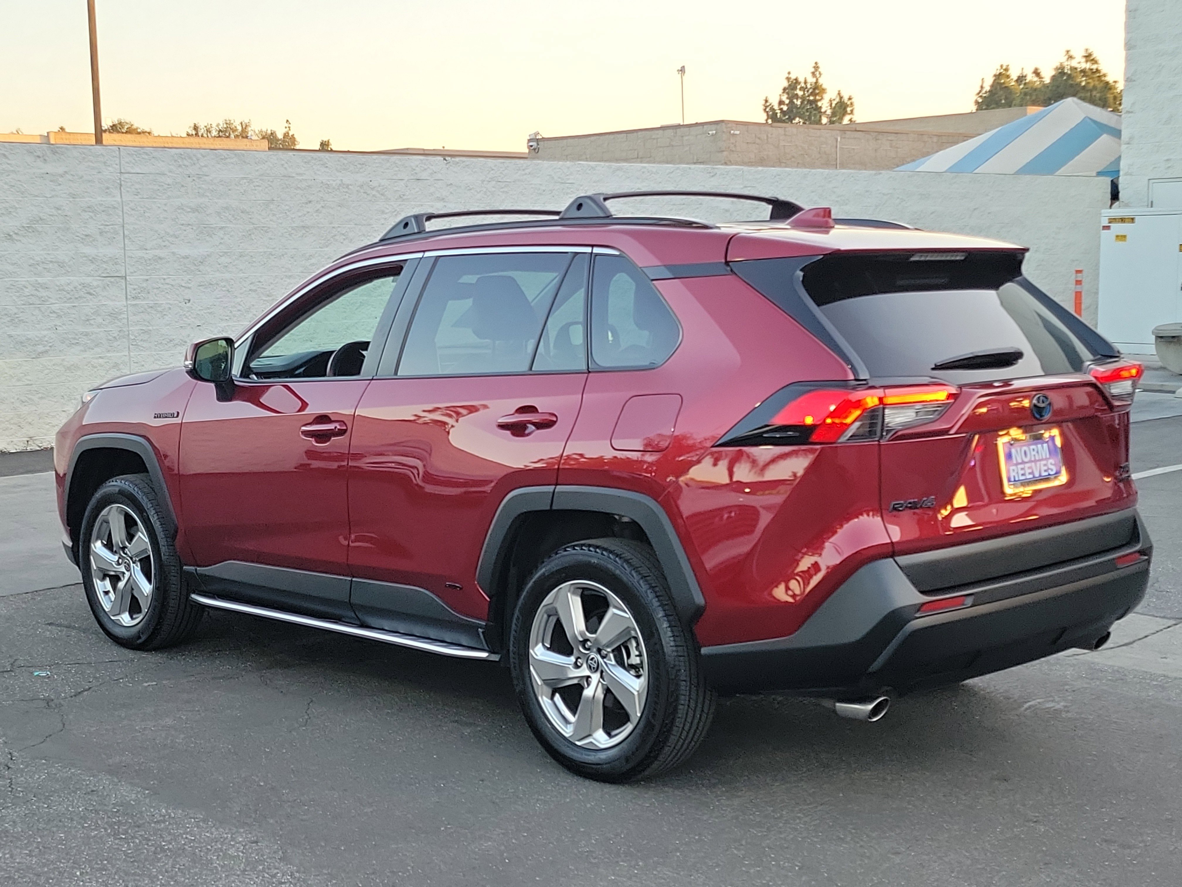 Used 2021 Toyota RAV4 XLE Premium image 29