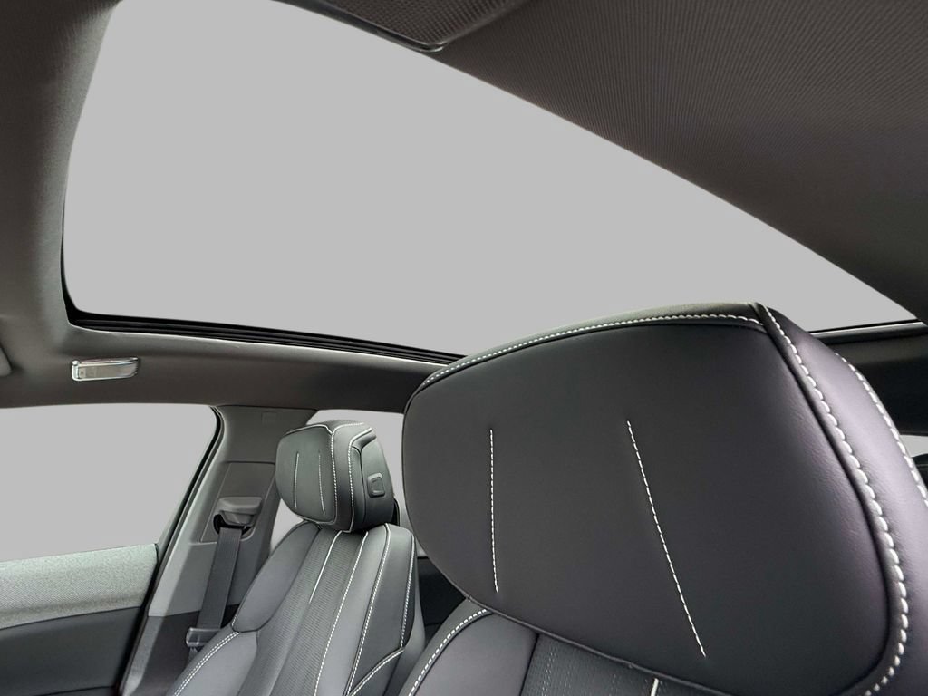 Used 2025 Cadillac Optiq Sport 2 w/ LPO, Floor Liner Package AWD/4WD image 23