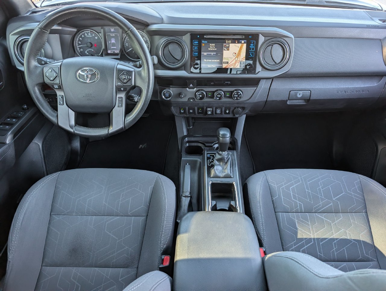Used 2018 Toyota Tacoma TRD Sport w/ Technology Package RWD image 9
