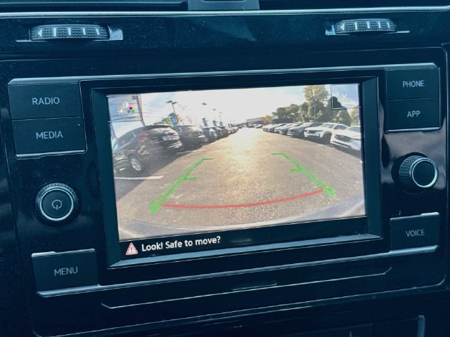 Used 2020 Volkswagen Golf 4-Door FWD image 18
