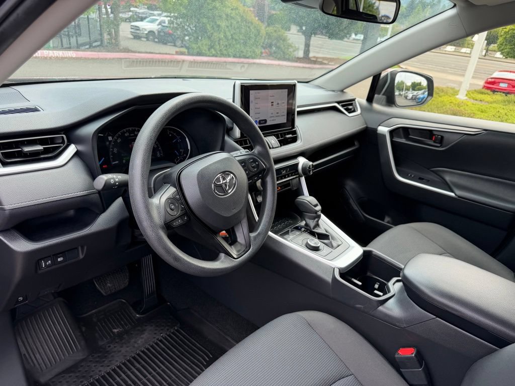 Used 2023 Toyota RAV4 LE AWD/4WD image 15