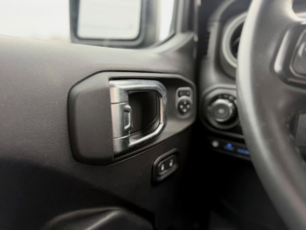 Used 2023 Jeep Wrangler Unlimited AWD/4WD image 9